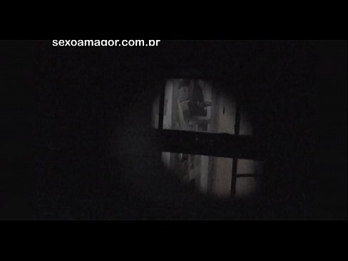 ❤️ Blondie é gravada en segredo por un voyeur do barrio escondido detrás de ladrillos ocos ❤ Porno fb en nós ❌️