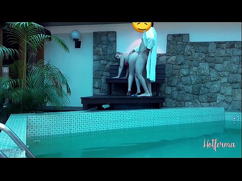 ❤️ O xefe invita a criada á piscina, pero non puido resistirse a un quente ❤ Porno fb en nós ❌️